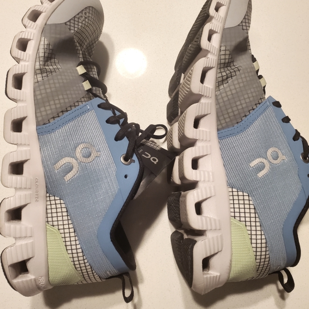 On Cloud womens 8